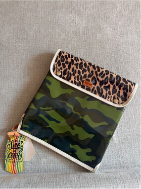 Consuela Camo Legacy Tote
Baby Insert with Changing Mat
Diaper Pad new with tags